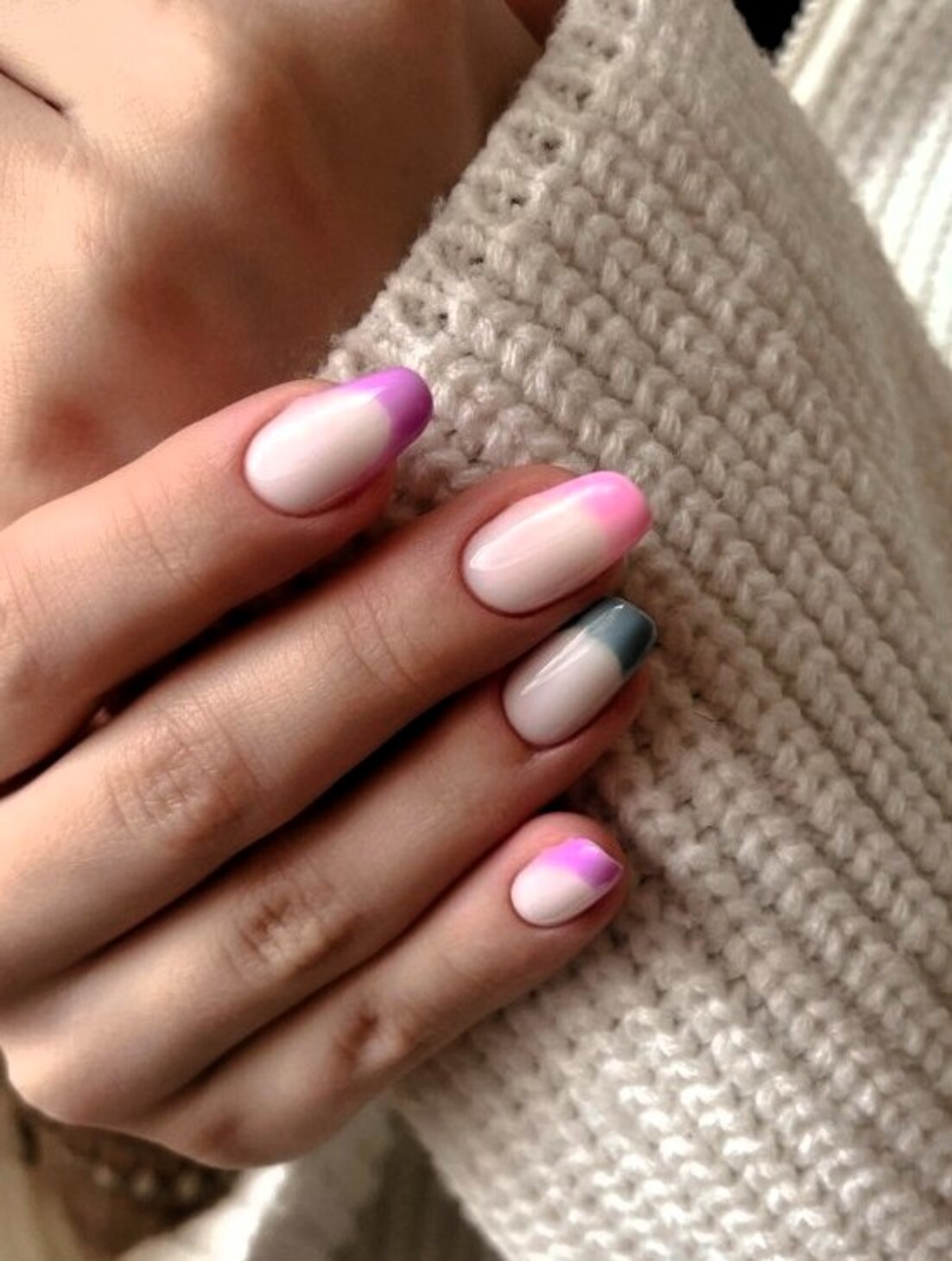 Цветной френч или лунный маникюр Архангельск | Дизайн колор-блок на короткие овальные ногти | Маникюр салон красоты "Мускат"